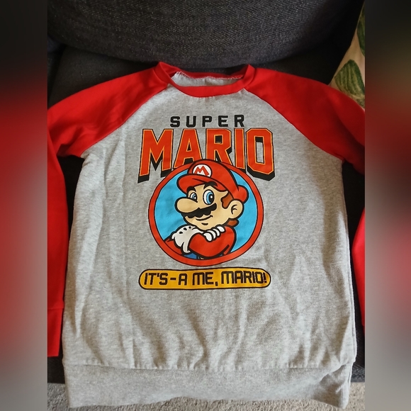 Super Mario Swratshirt - Picture 1 of 4